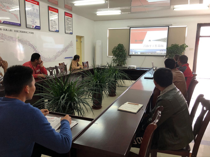 亞父路項目部組織觀看安徽建工集團“勞模風采”作品集 亞父路項目部組織觀看安徽建工集團“勞模風采”作品集