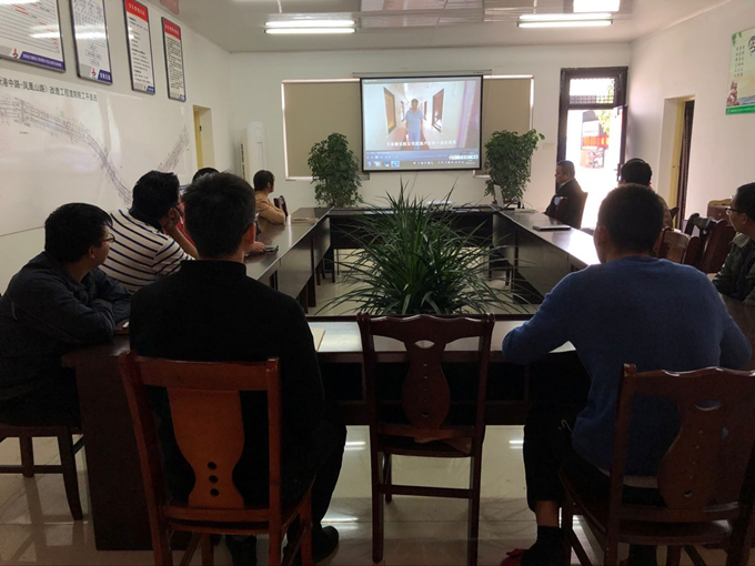 亞父路項目部組織觀看安徽建工集團“勞模風采”作品集 亞父路項目部組織觀看安徽建工集團“勞模風采”作品集